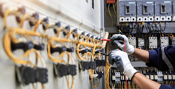 Professional Electrician technician working in Kenedy, TX
